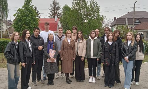 Возложение венков и цветов к воинскому захоронению